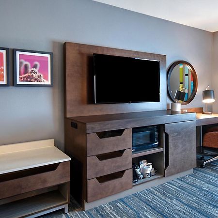 Hampton Inn & Suites Las Vegas Convention Center - No Resort Fee Exterior photo