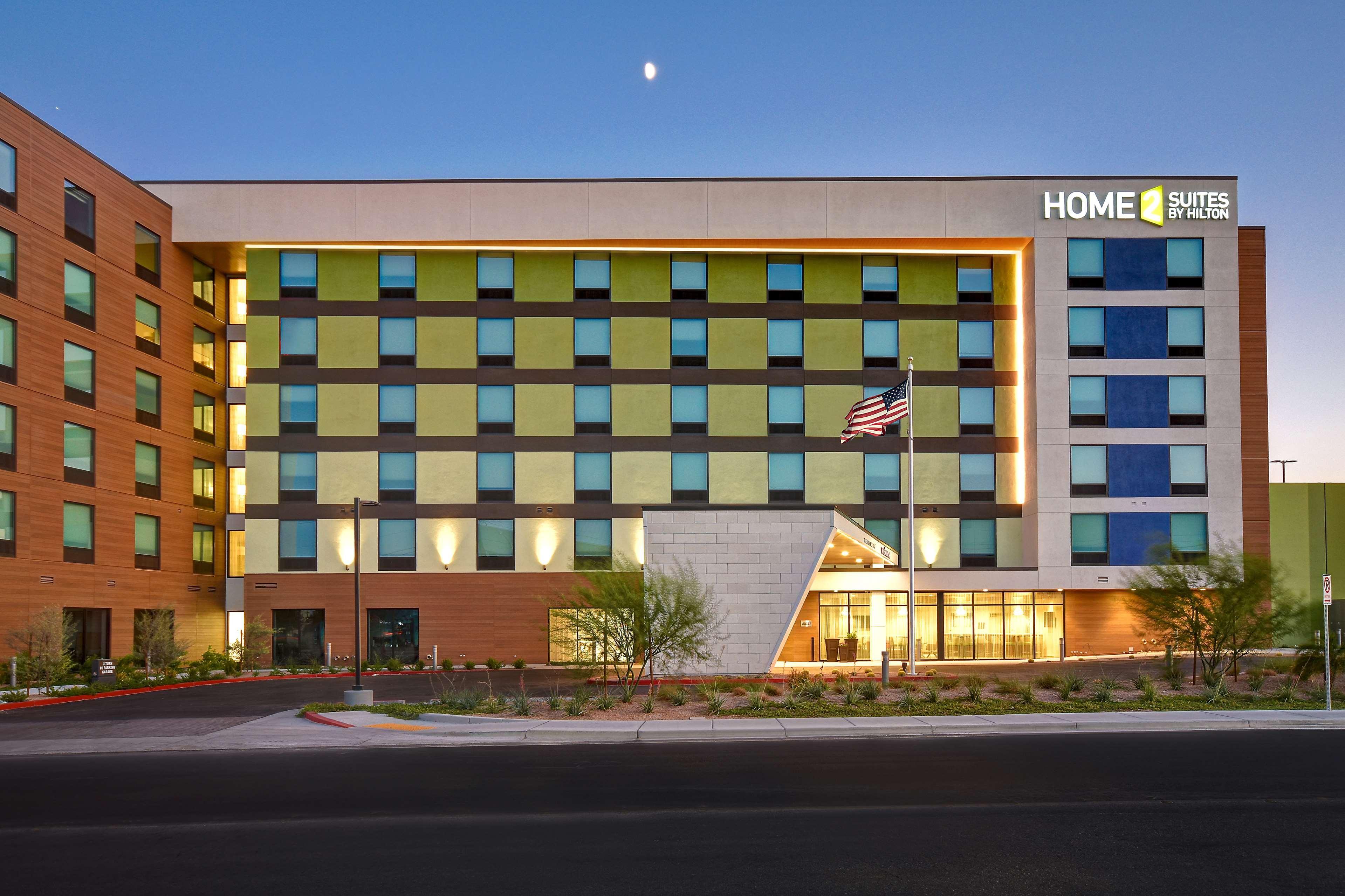 Hampton Inn & Suites Las Vegas Convention Center - No Resort Fee Exterior photo