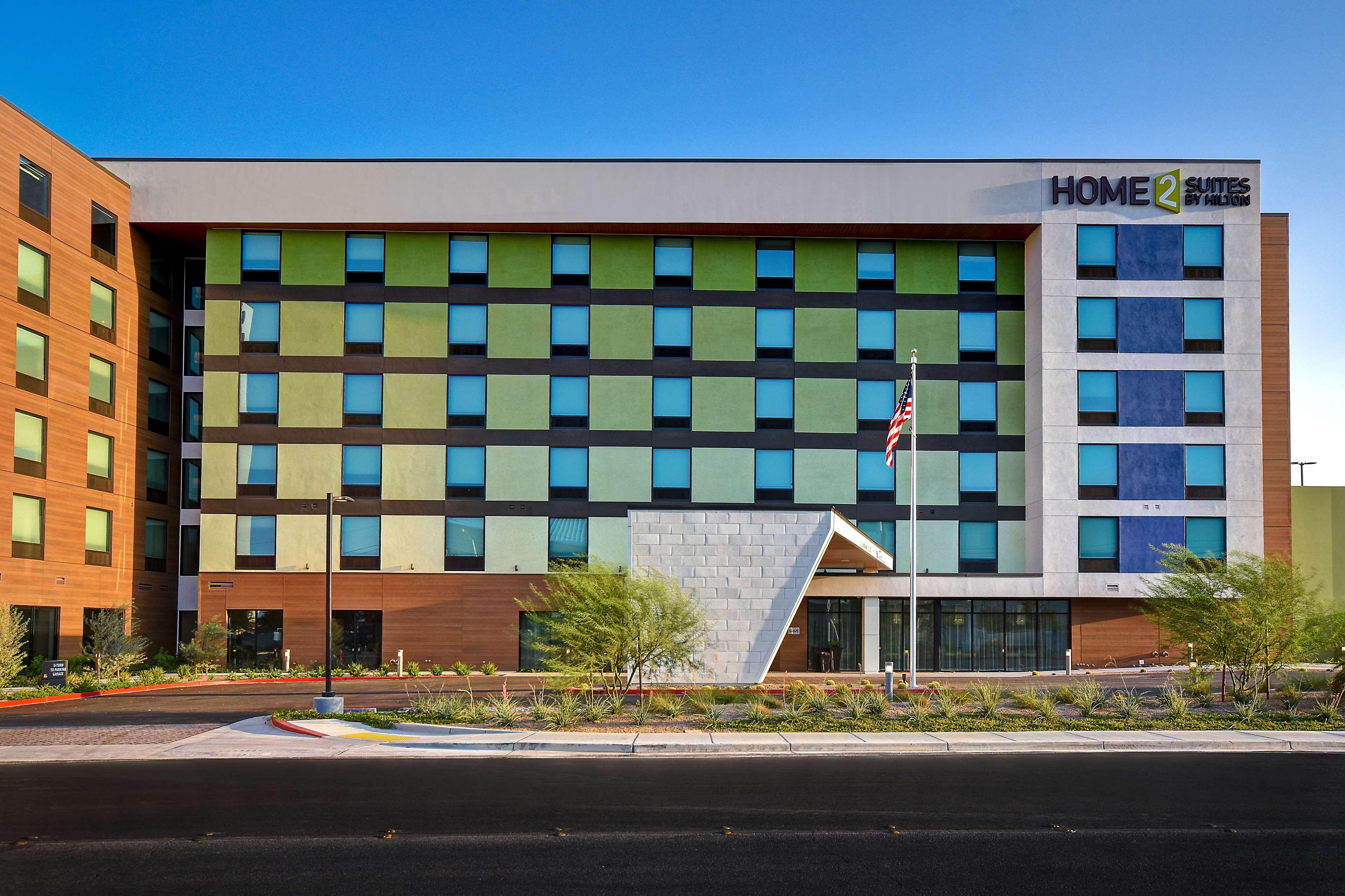 Hampton Inn & Suites Las Vegas Convention Center - No Resort Fee Exterior photo