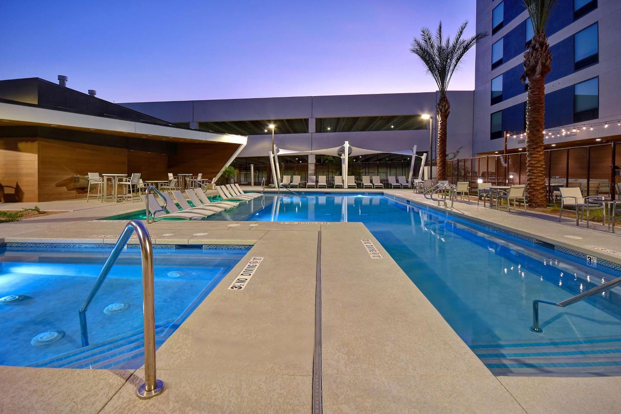 Hampton Inn & Suites Las Vegas Convention Center - No Resort Fee Exterior photo